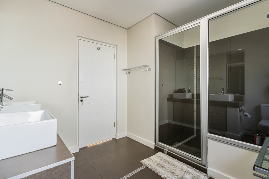 3 Bedroom Property for Sale in Sea Point Western Cape
